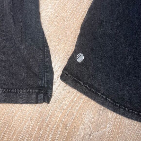 So Black Built in Bra Crop Top, Large Keyhole Cutout Back, Solid, Jrs X-small - Picture 6 of 7